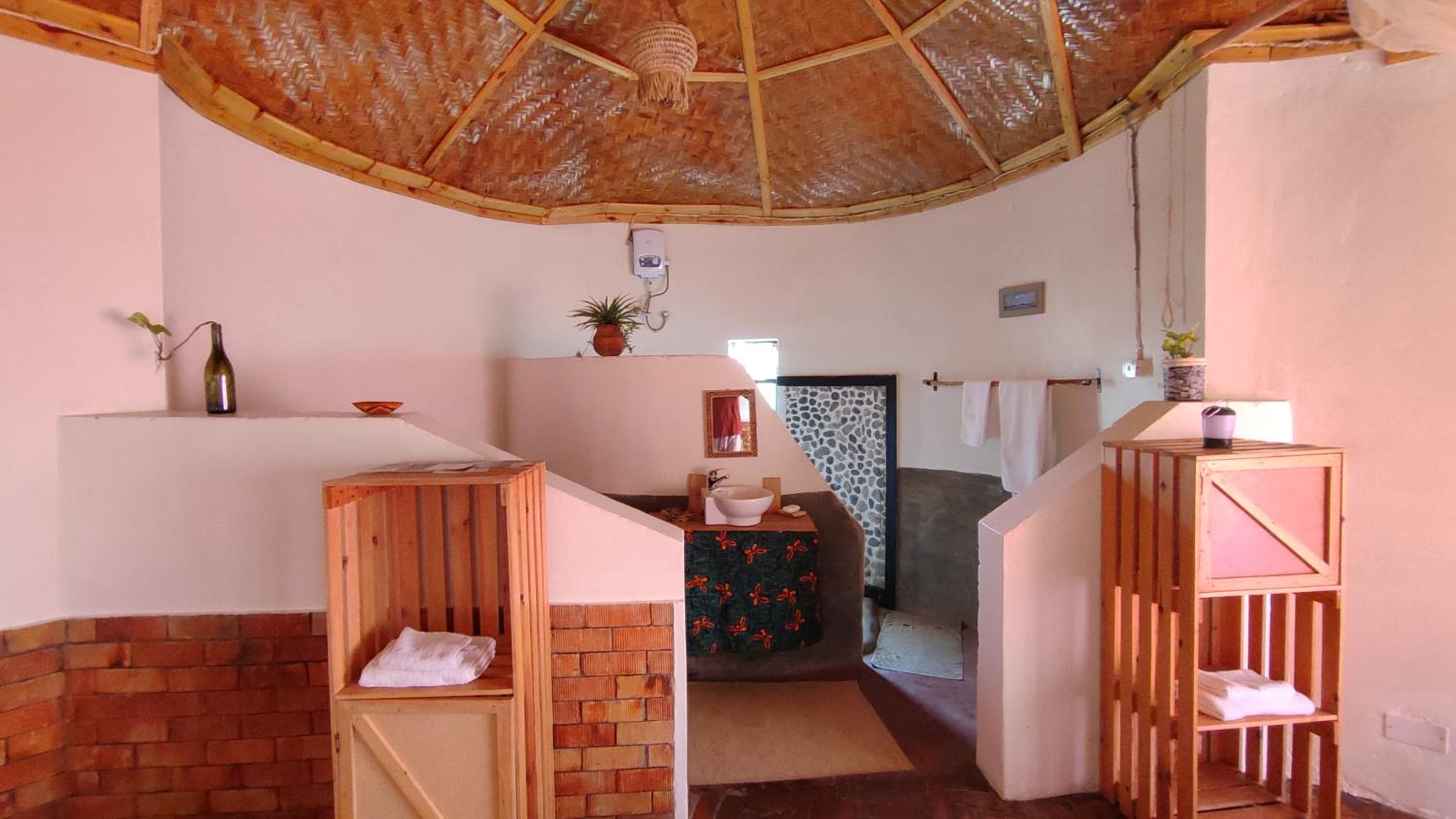 Queen Elizabeth Gorge Cottages