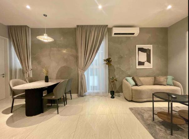 Quill Residence Luxury 3Pax Designer Suite by Hausome