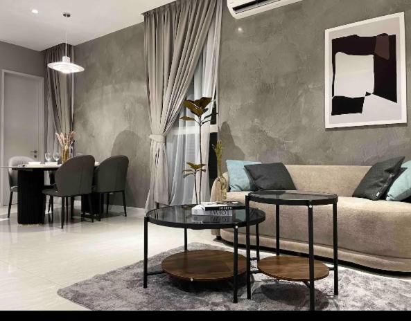 Quill Residence Luxury 3Pax Designer Suite by Hausome
