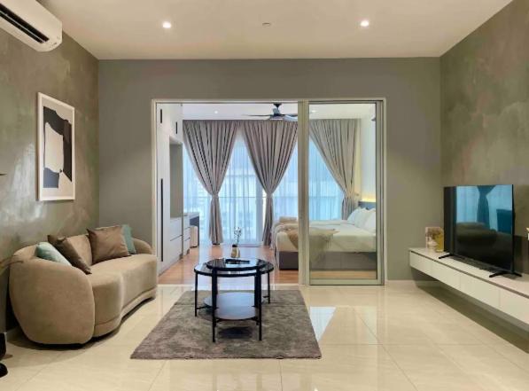 Quill Residence Luxury 3Pax Designer Suite by Hausome