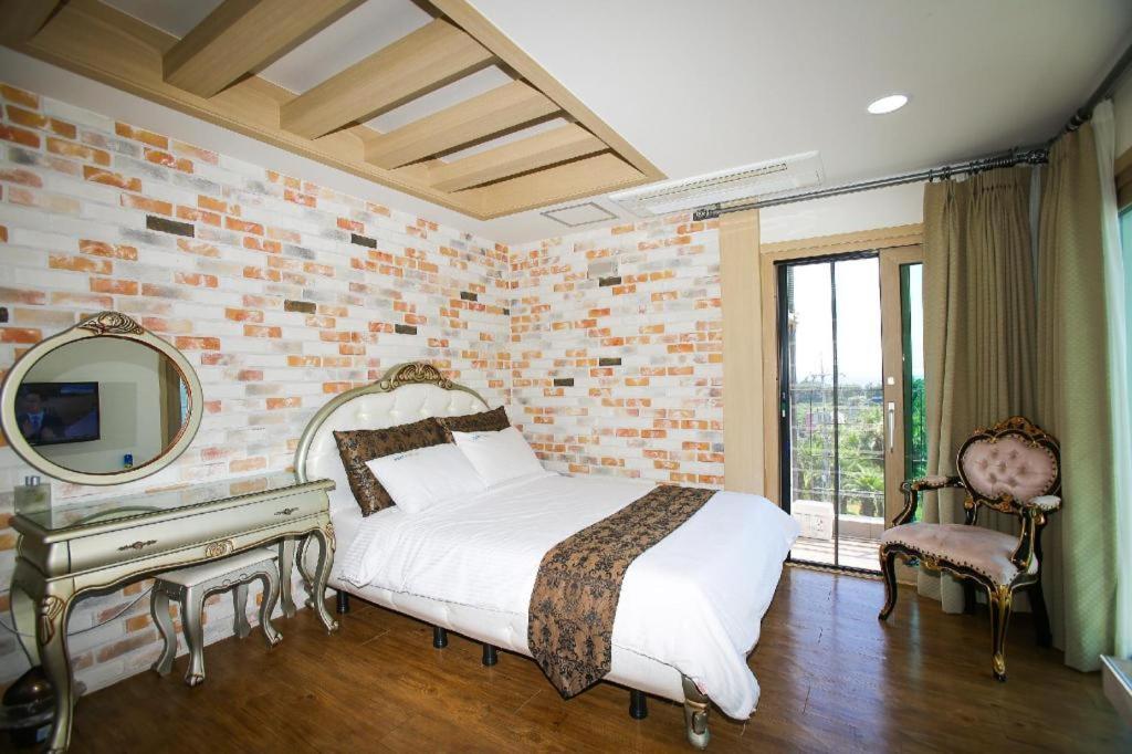 Port Avenue Hotel N Resort