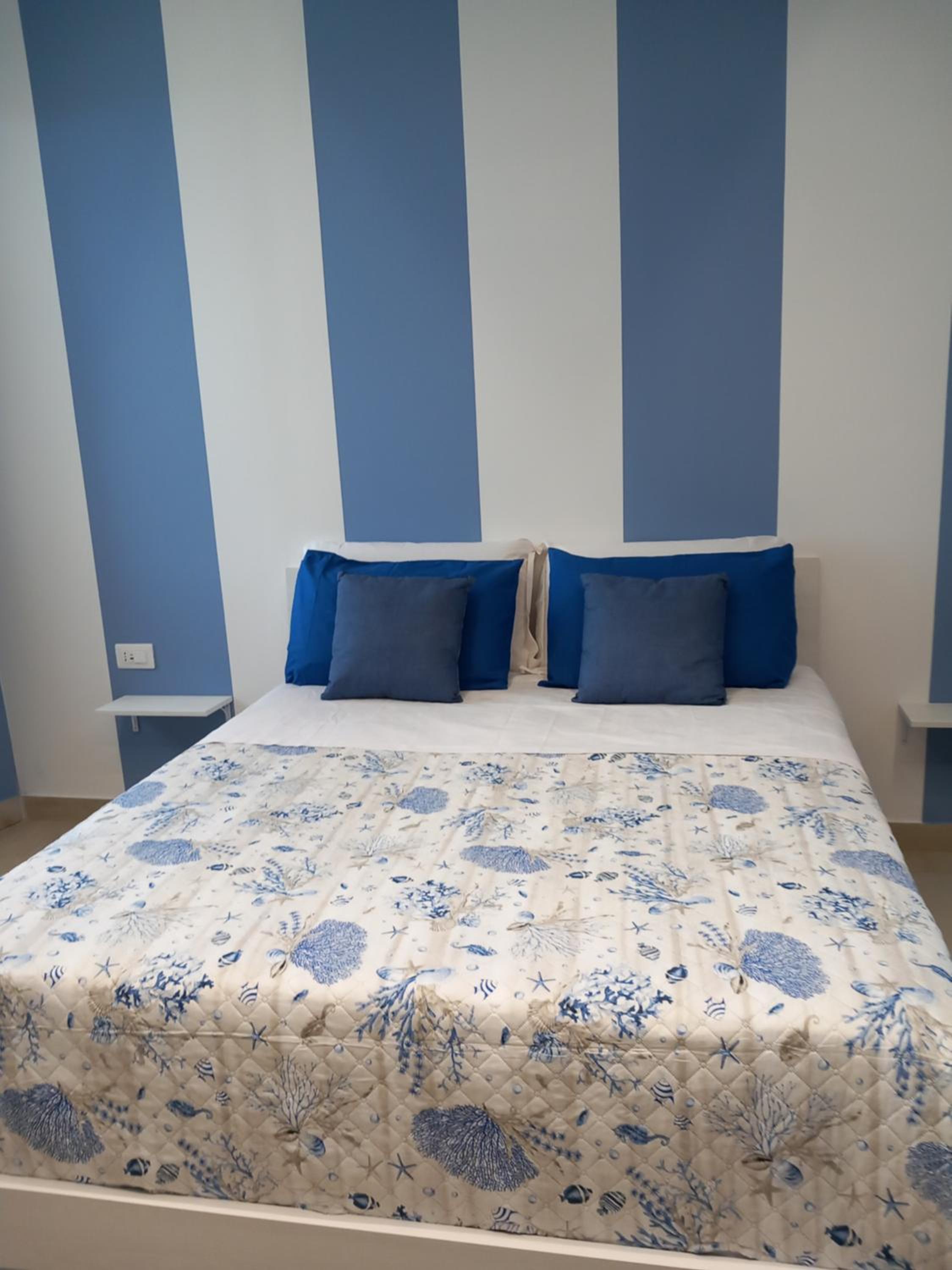 Blueinfinityroom photo 2