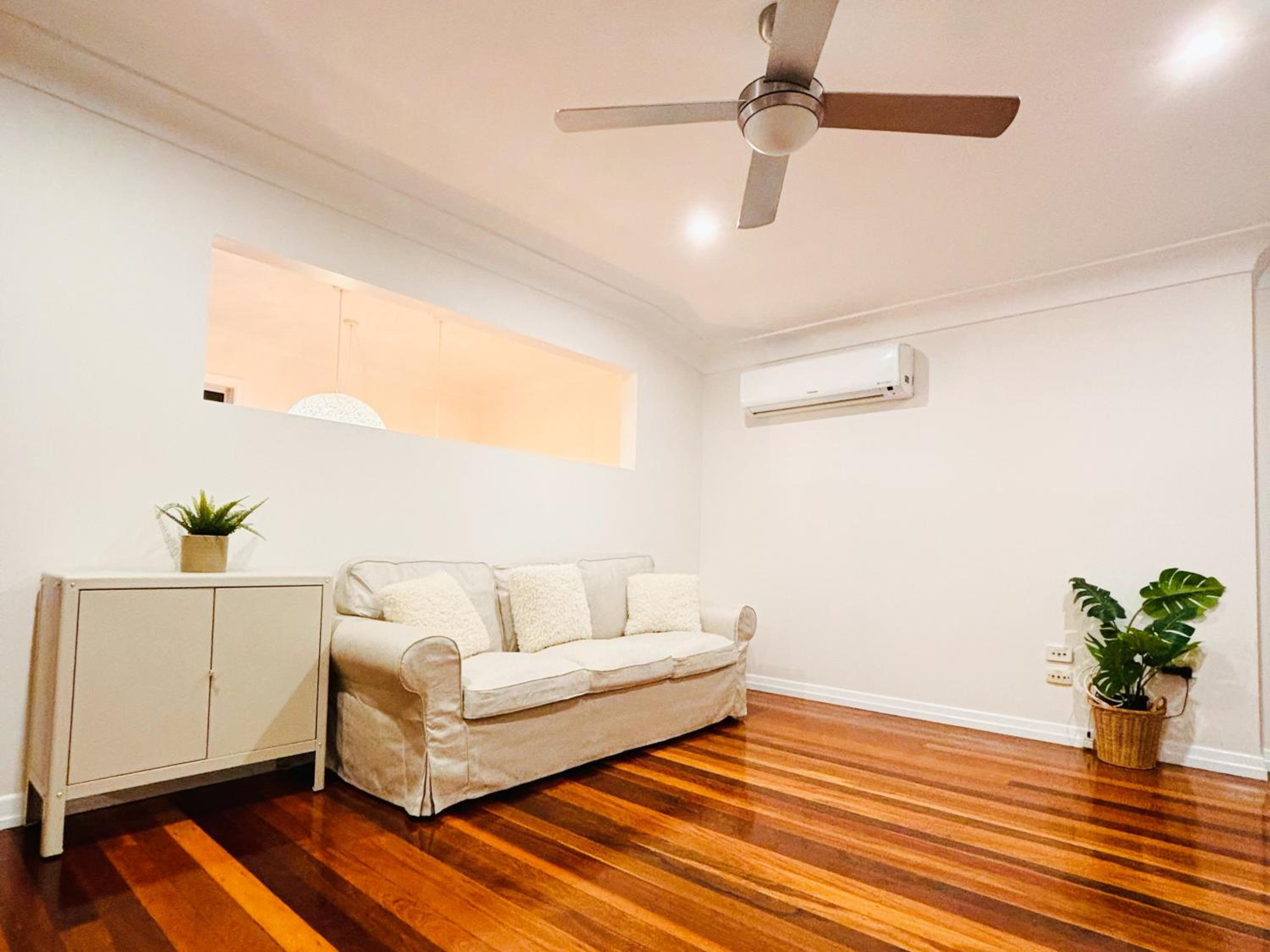 Elegant Villa Near Shopping Mall