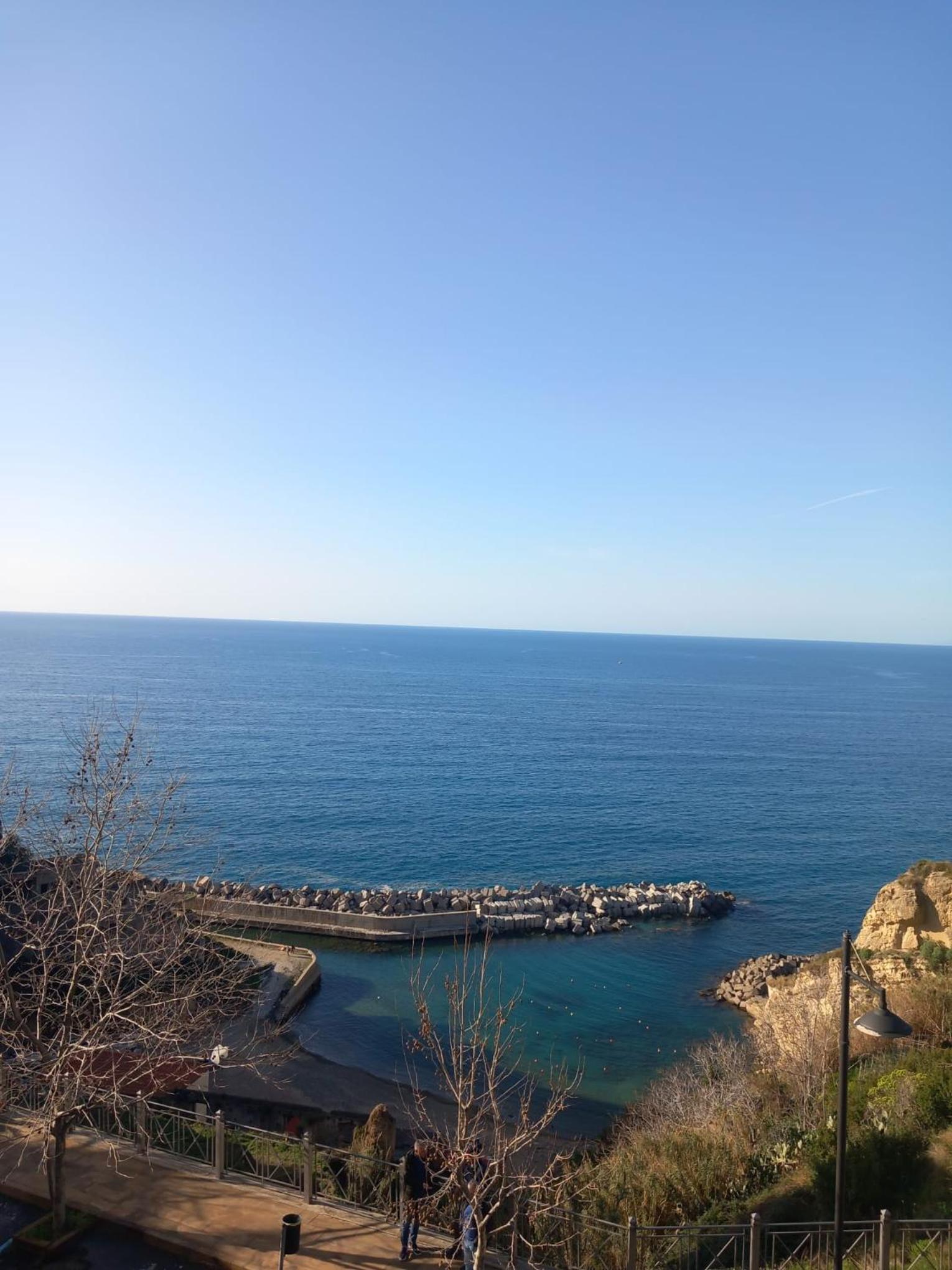 Blueinfinityroom photo 5