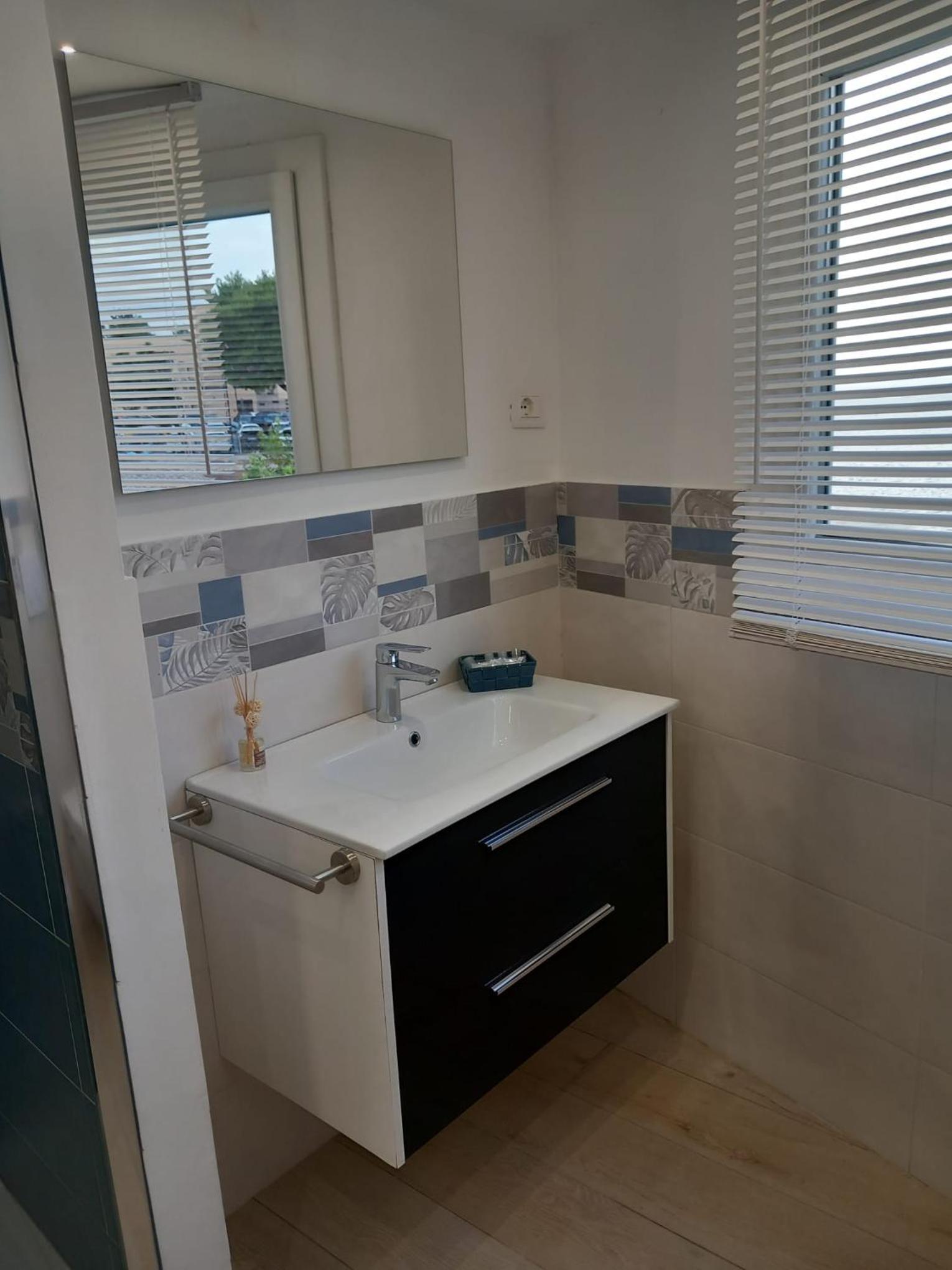 Blueinfinityroom photo 4