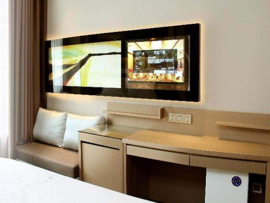 Lavande Hotel Wuhan Huanghelou Branch