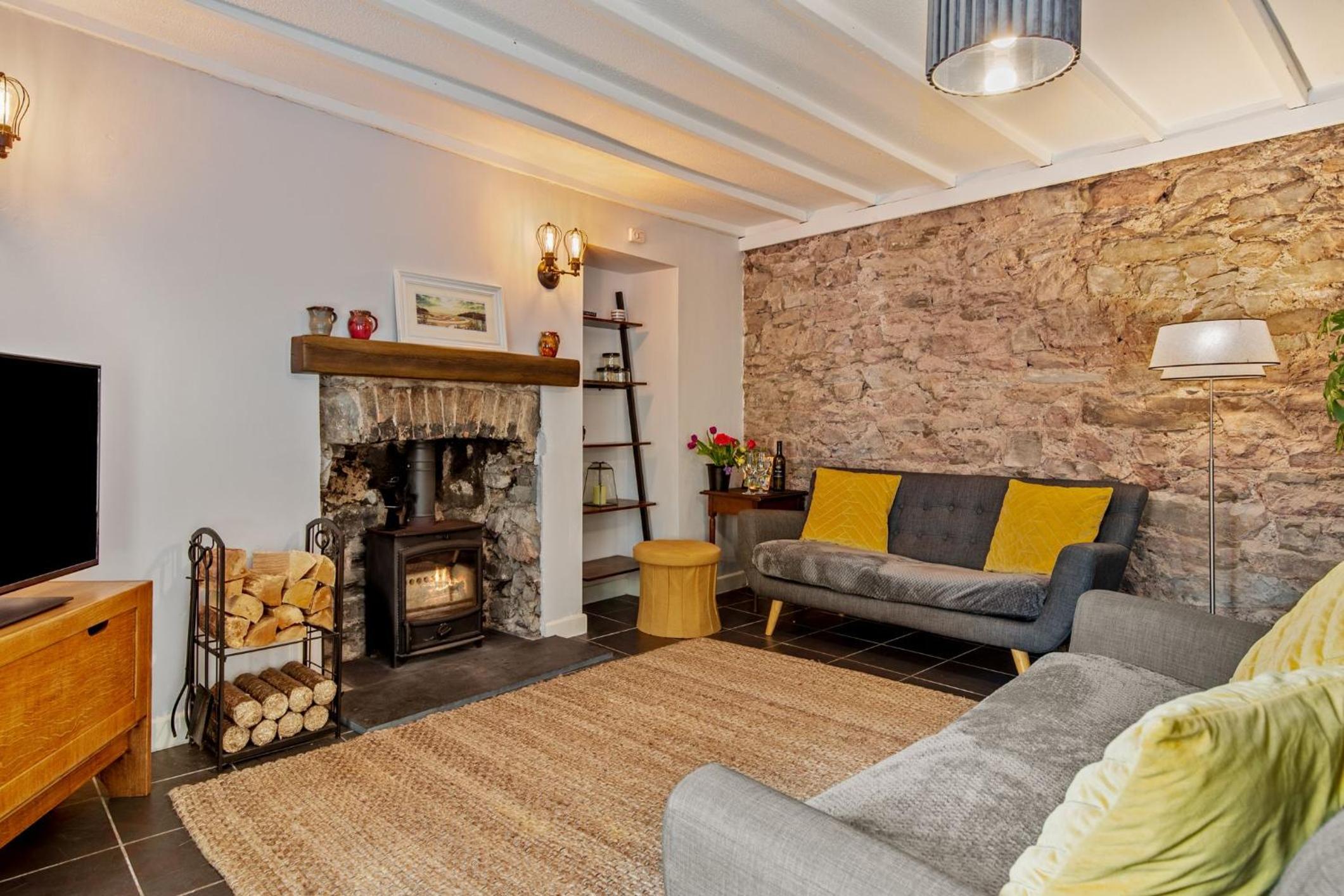 Y Bwthyn - traditional cottage with log burner on a quiet street in town centre view 2