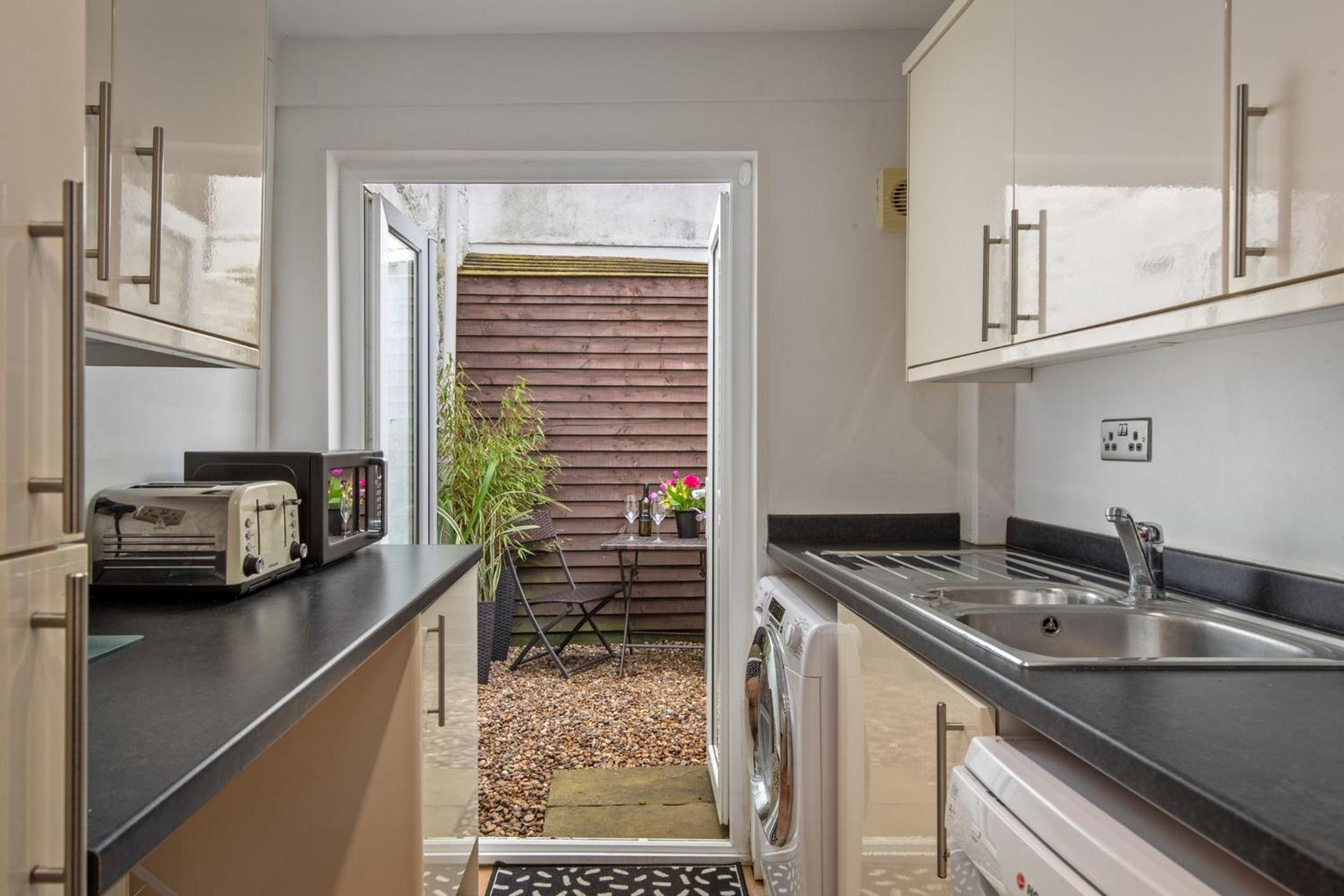 Y Bwthyn - traditional cottage with log burner on a quiet street in town centre view 4