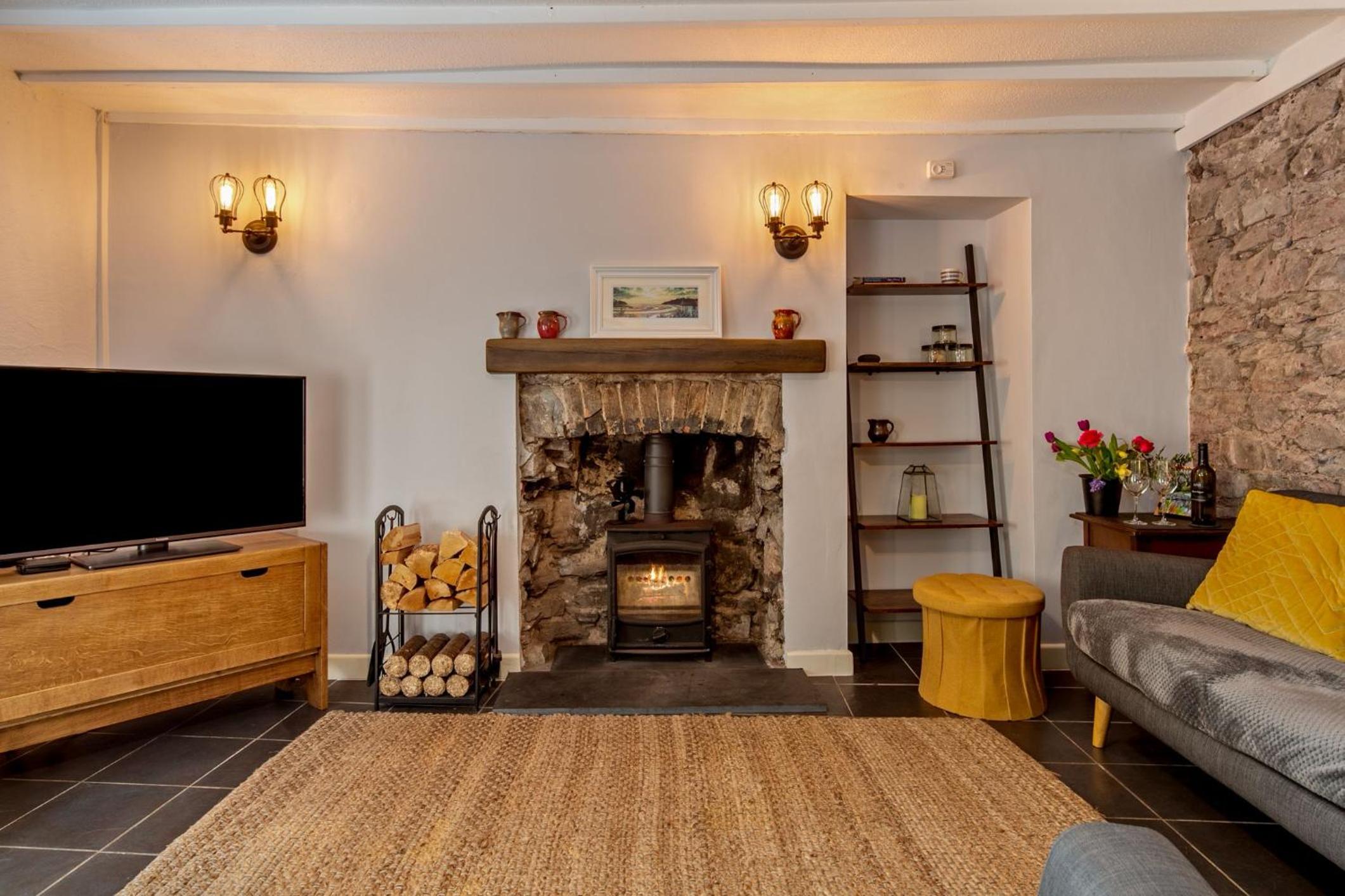Y Bwthyn - traditional cottage with log burner on a quiet street in town centre view 5