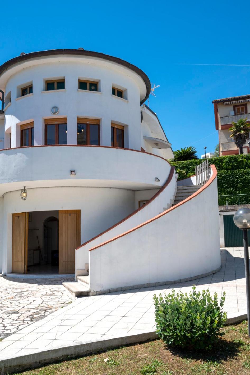 M378 - Marcelli, trilocale con balcone e posto auto view 2