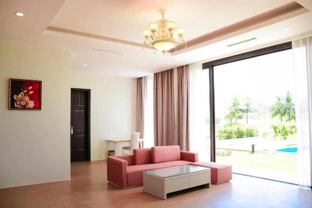 Diamond Bay Golf and Villas