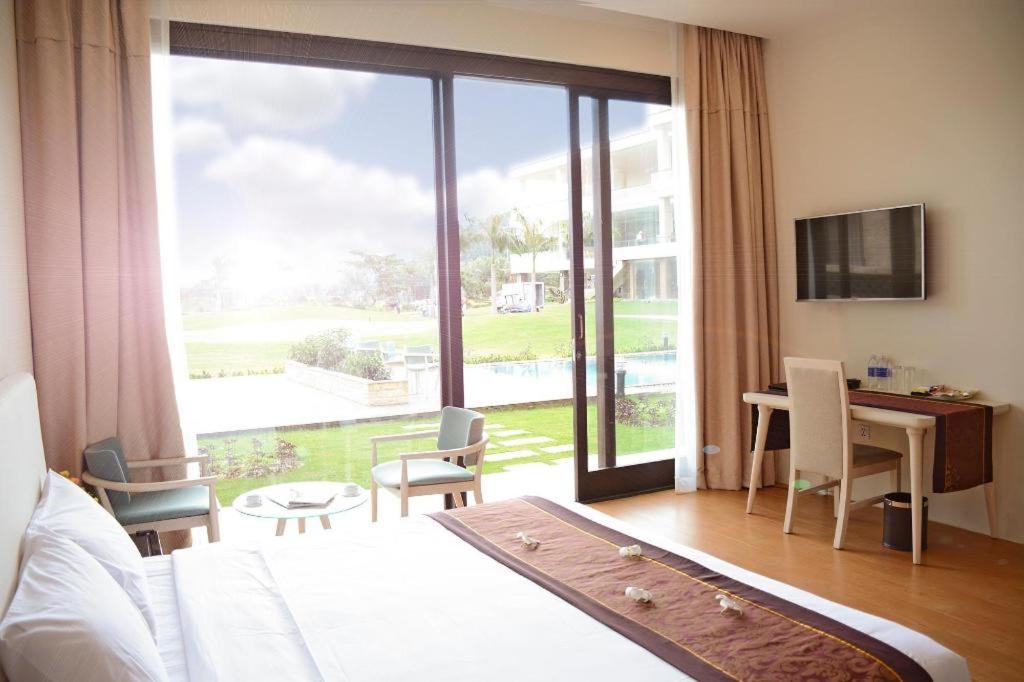 Diamond Bay Golf and Villas