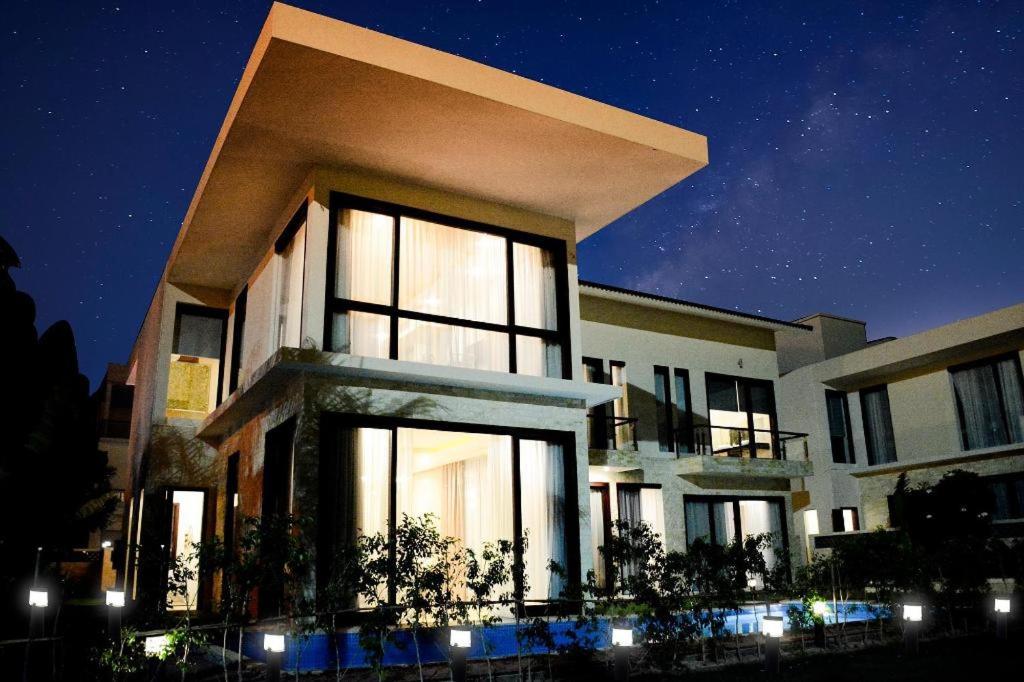 Diamond Bay Golf and Villas