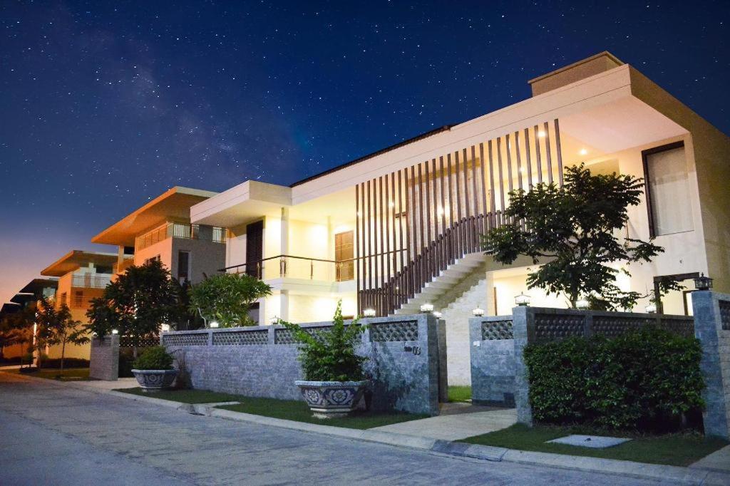 Diamond Bay Golf and Villas