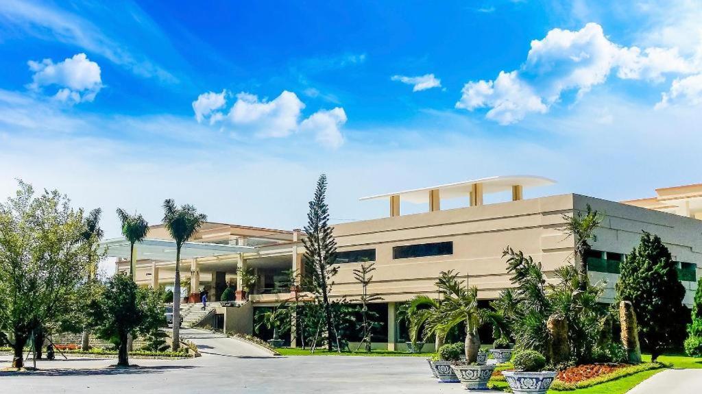 Diamond Bay Golf and Villas