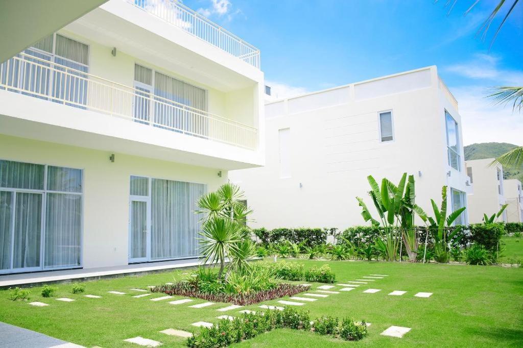 Diamond Bay Golf and Villas