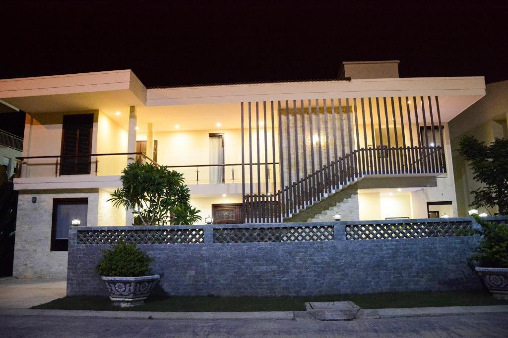 Diamond Bay Golf and Villas