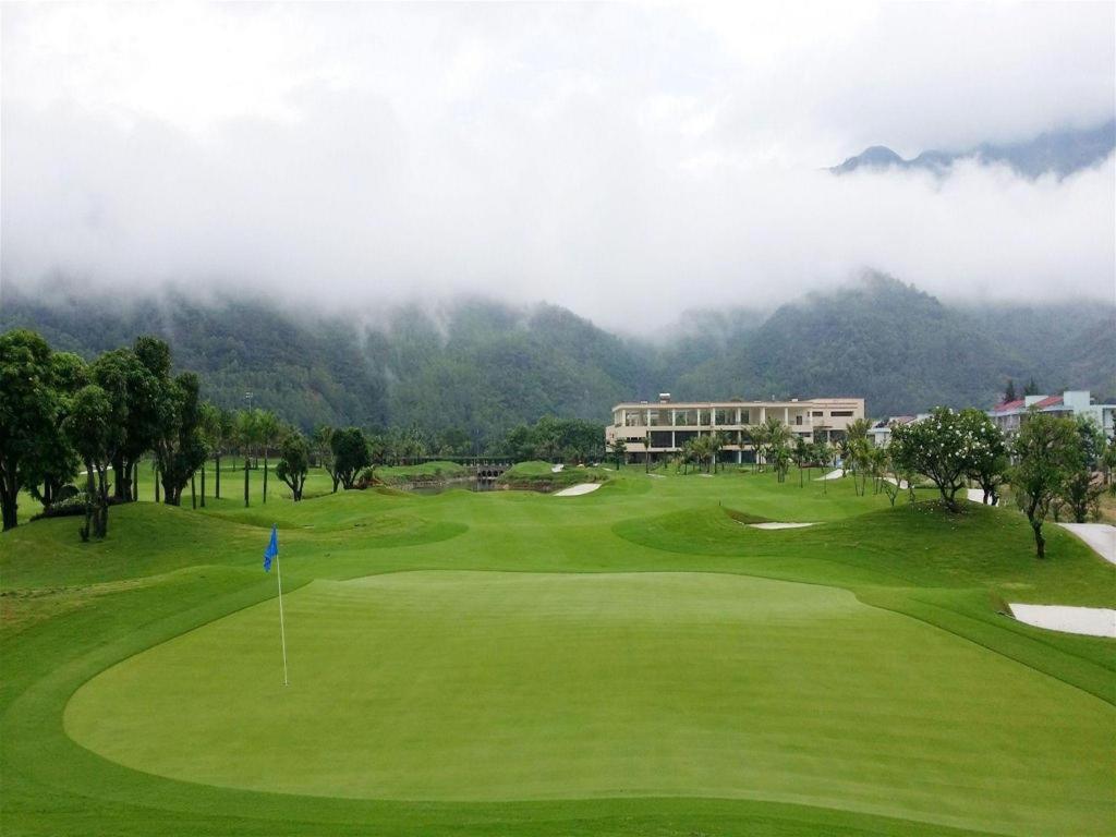 Diamond Bay Golf and Villas
