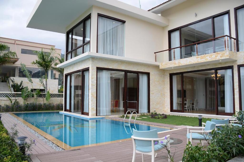 Diamond Bay Golf and Villas