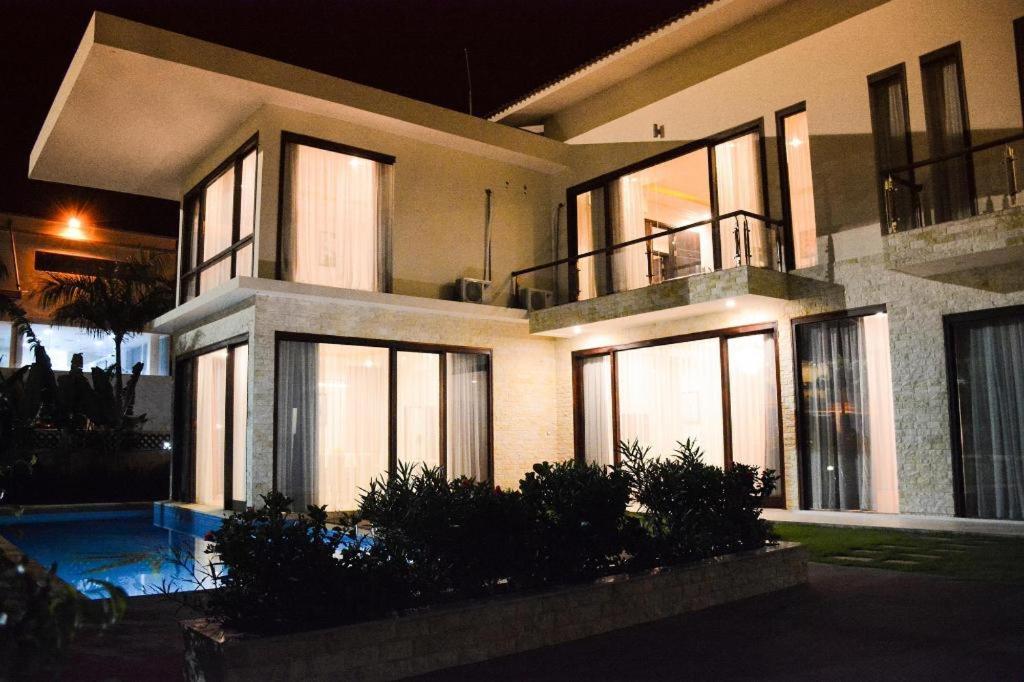 Diamond Bay Golf and Villas
