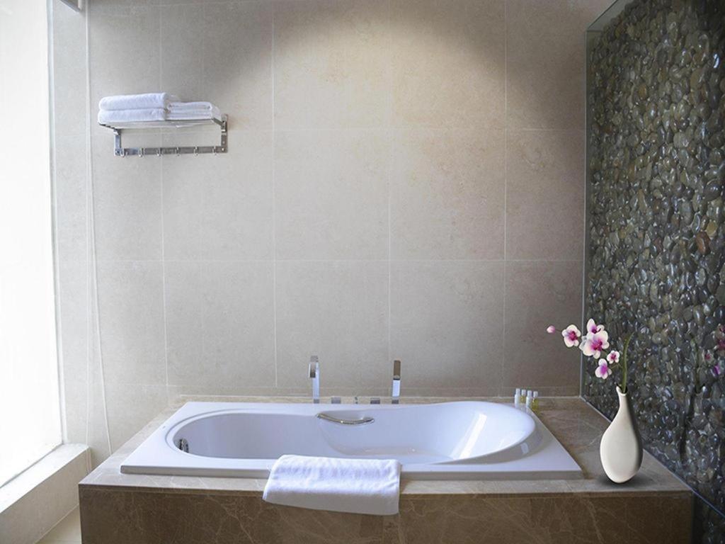Diamond Bay Golf and Villas