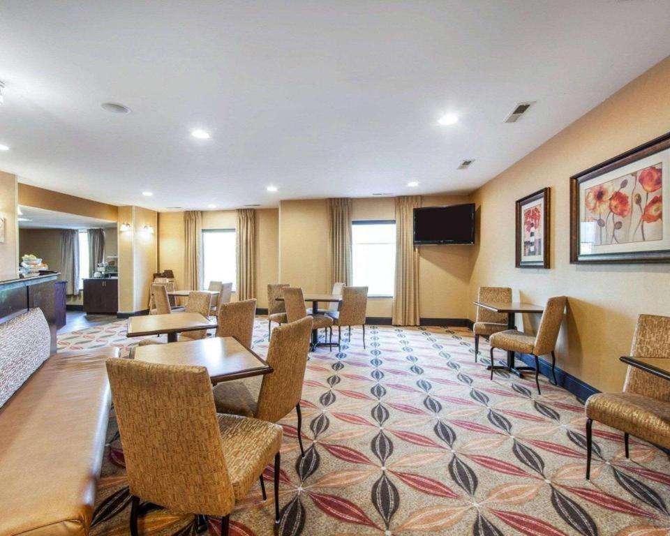 Comfort Suites view 4
