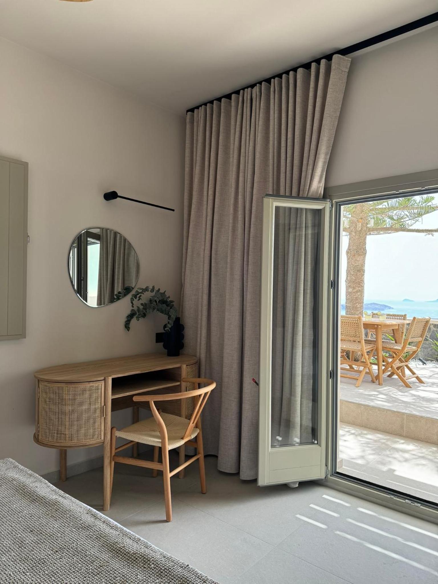 Morfes Luxury Suites by Caldera Houses