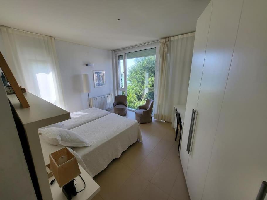 Villa primera línea playa Roche
