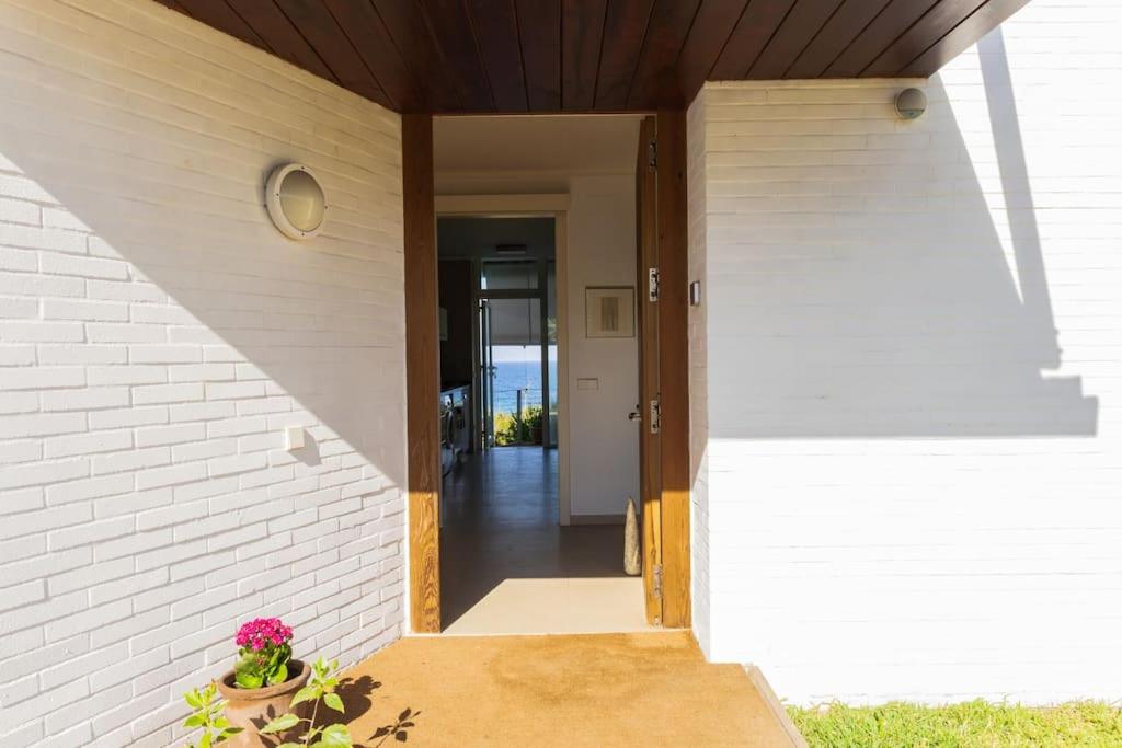 Villa primera línea playa Roche