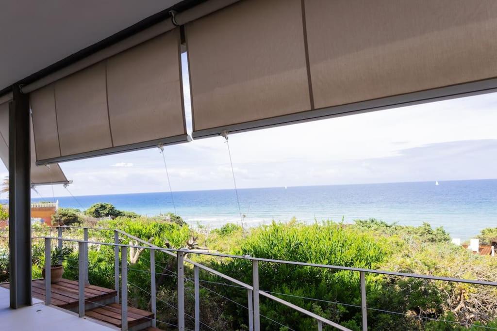 Villa primera línea playa Roche