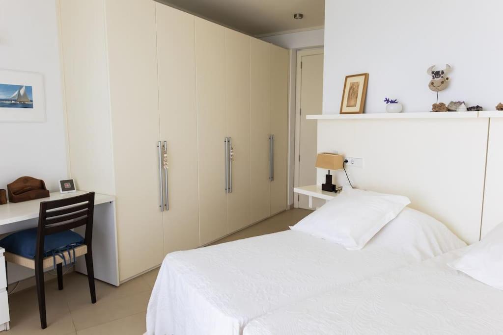 Villa primera línea playa Roche