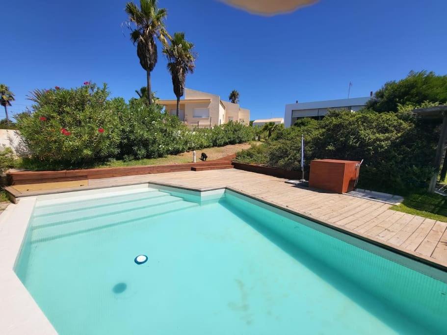 Villa primera línea playa Roche