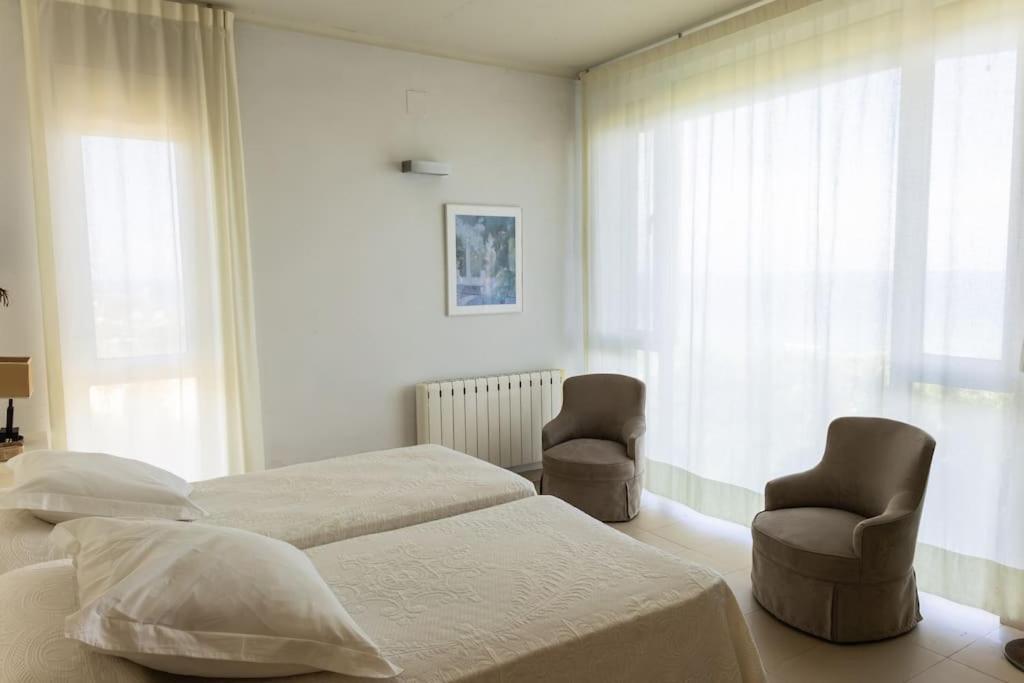 Villa primera línea playa Roche