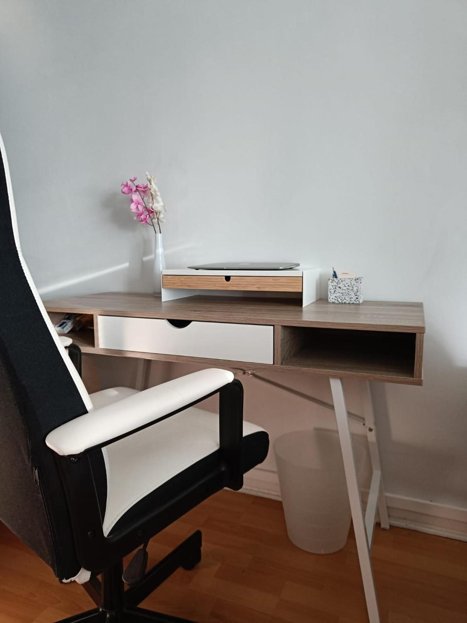 Stylish Studio I Self Check-In & Private Parking view 4