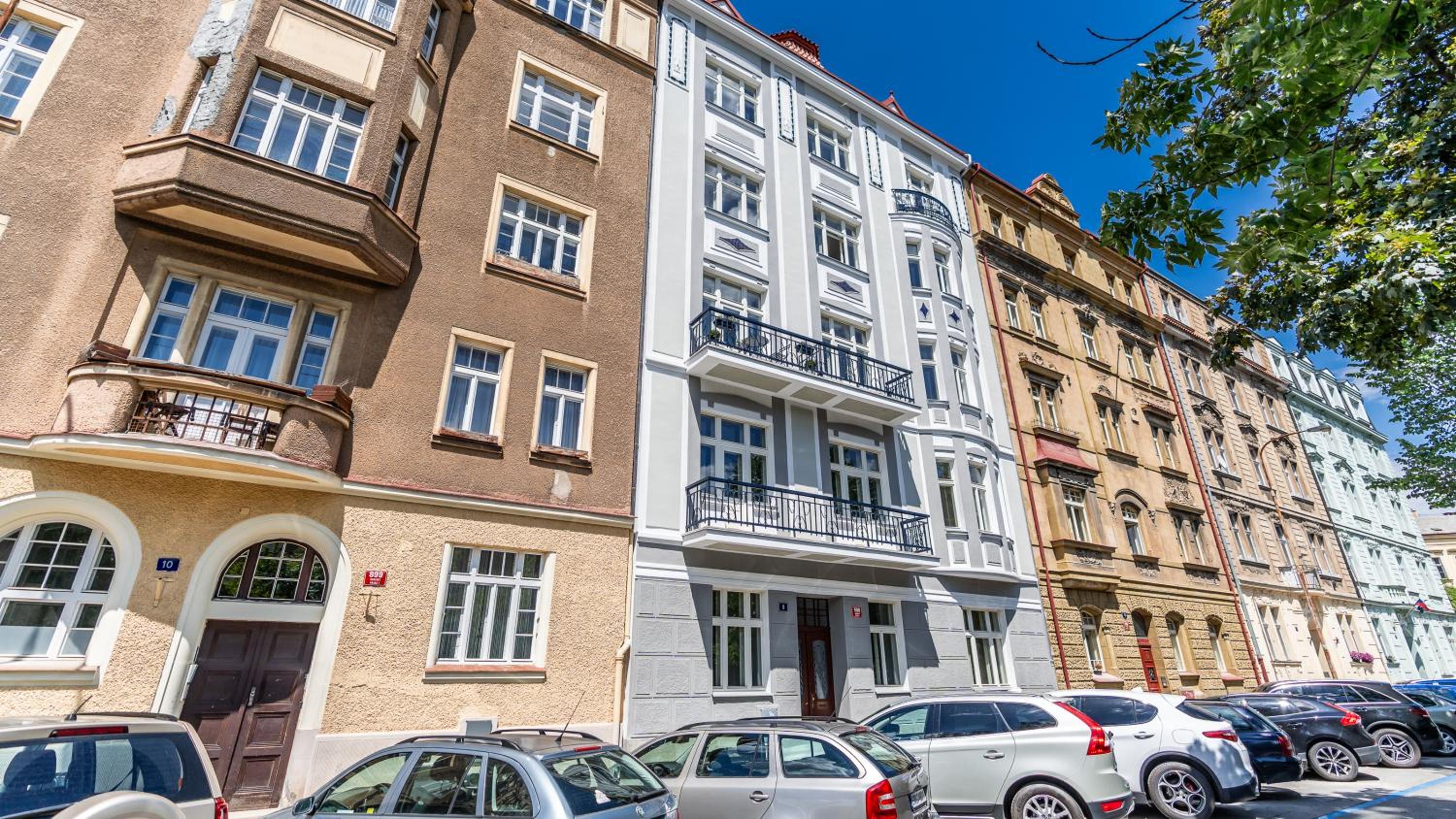 Apartment in the Clouds Letná - Luxury with Romantic Balconies in Quiet Centre of Prague