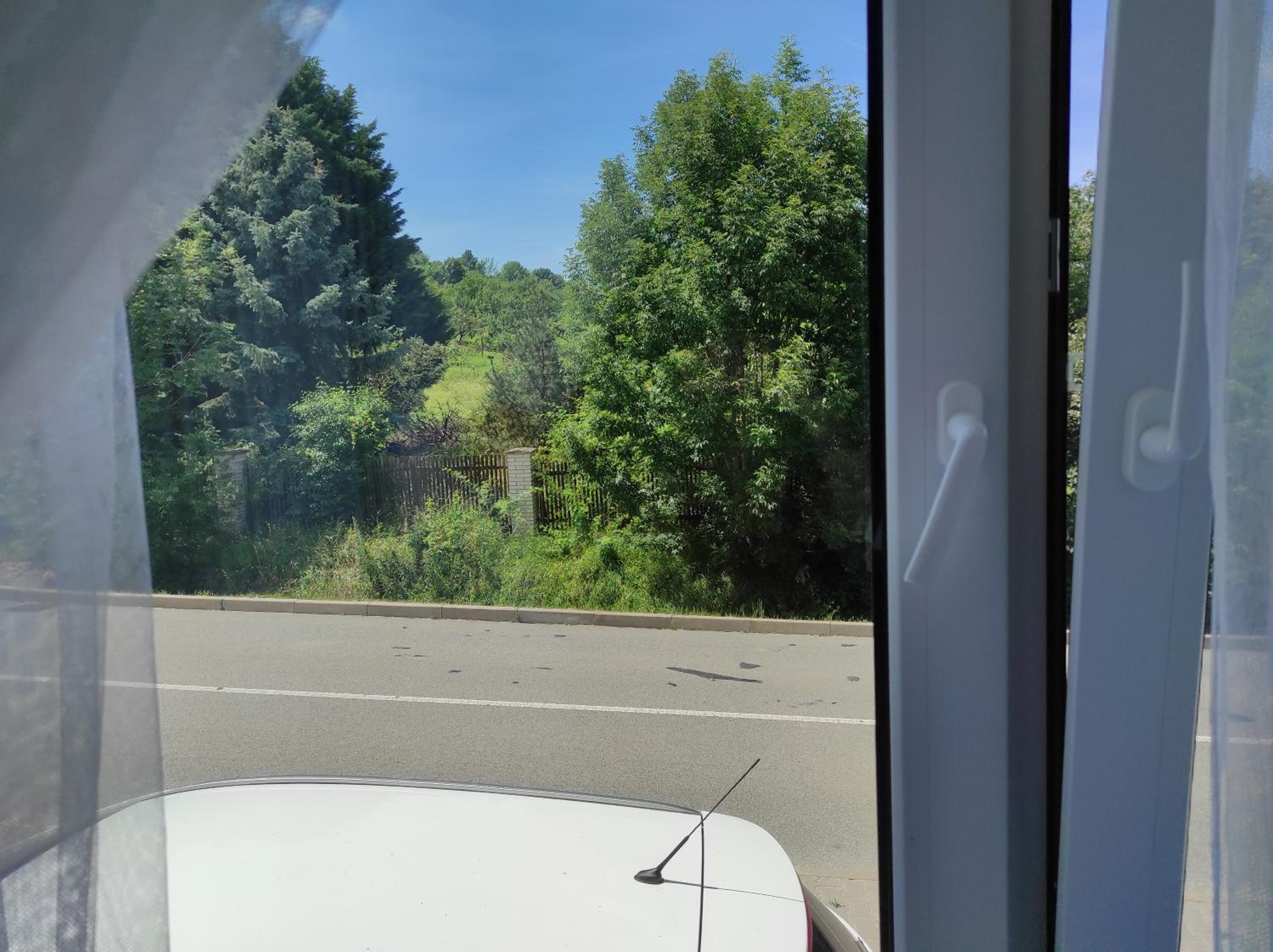 Pokoje v přízemí RD - terasa, bazén, zahrada