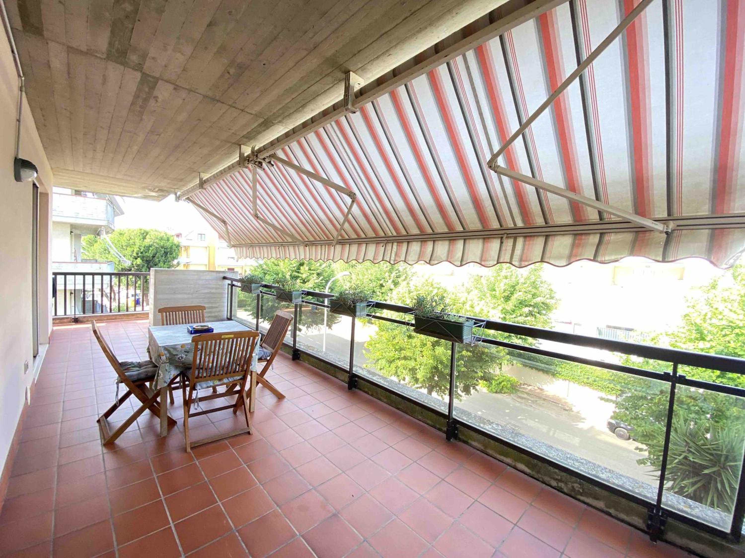 Bright Apartment 300 m from sea