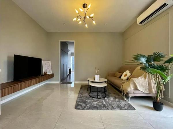 Quill Residence Luxury 3Pax Designer Suite by Hausome