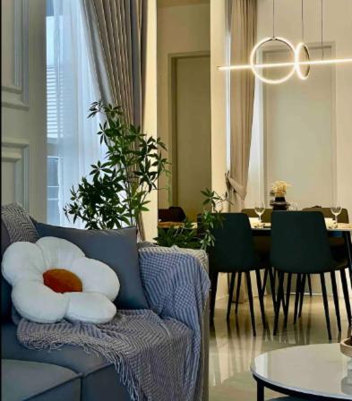 Quill Residence Luxury 3Pax Designer Suite by Hausome