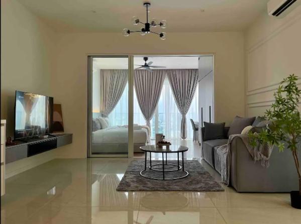 Quill Residence Luxury 3Pax Designer Suite by Hausome