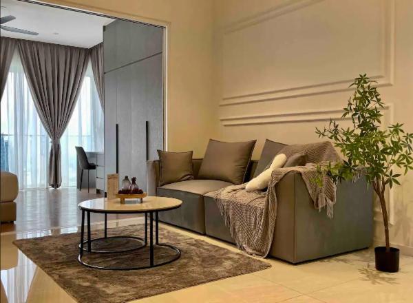 Quill Residence Luxury 3Pax Designer Suite by Hausome