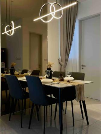 Quill Residence Luxury 3Pax Designer Suite by Hausome