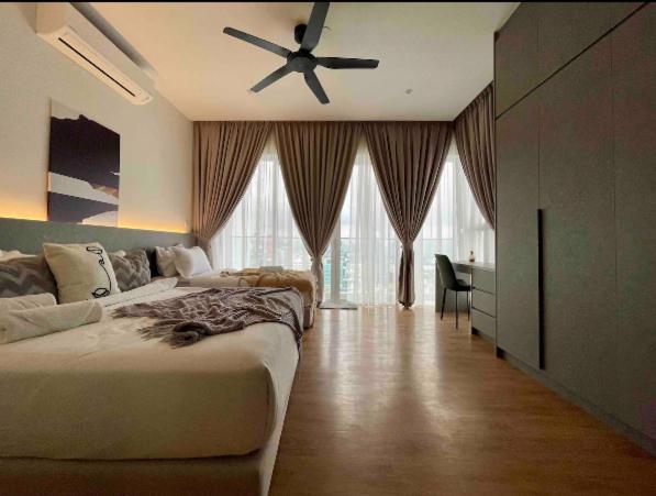 Quill Residence Luxury 3Pax Designer Suite by Hausome