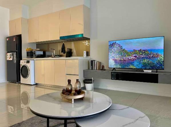Quill Residence Luxury 3Pax Designer Suite by Hausome