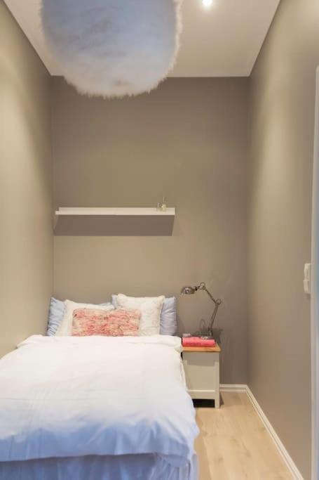 Dinbnb Apartments I Everything you need - 4 minutes to the city train! view 5