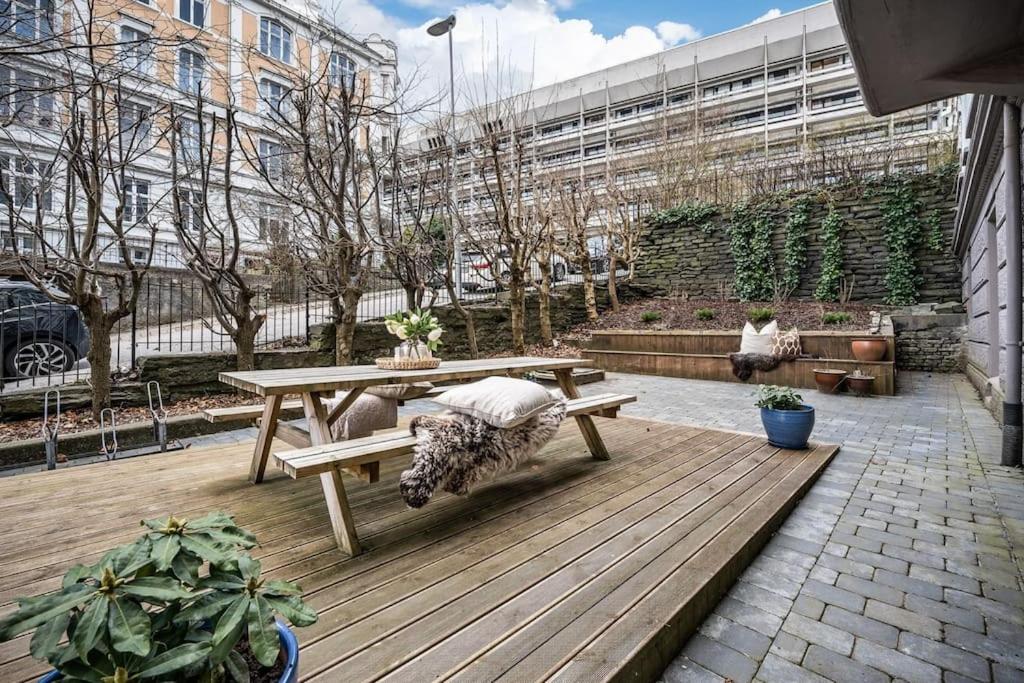 Dinbnb Apartments I Everything you need - 4 minutes to the city train! view 4