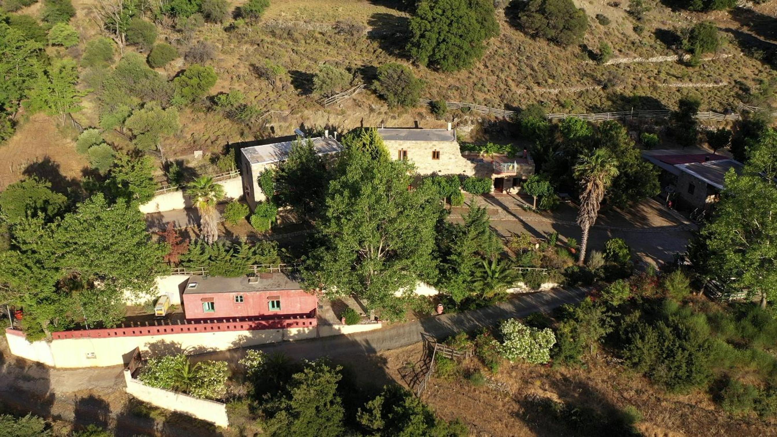 Akros Oreon, Omalos Studio