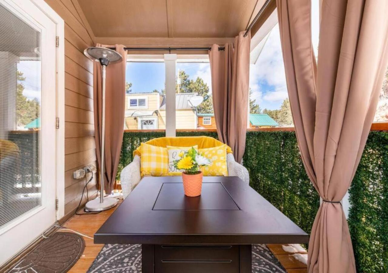 Sunny Tiny Haven BBQ Fresh Vibes & Peak Views view 5