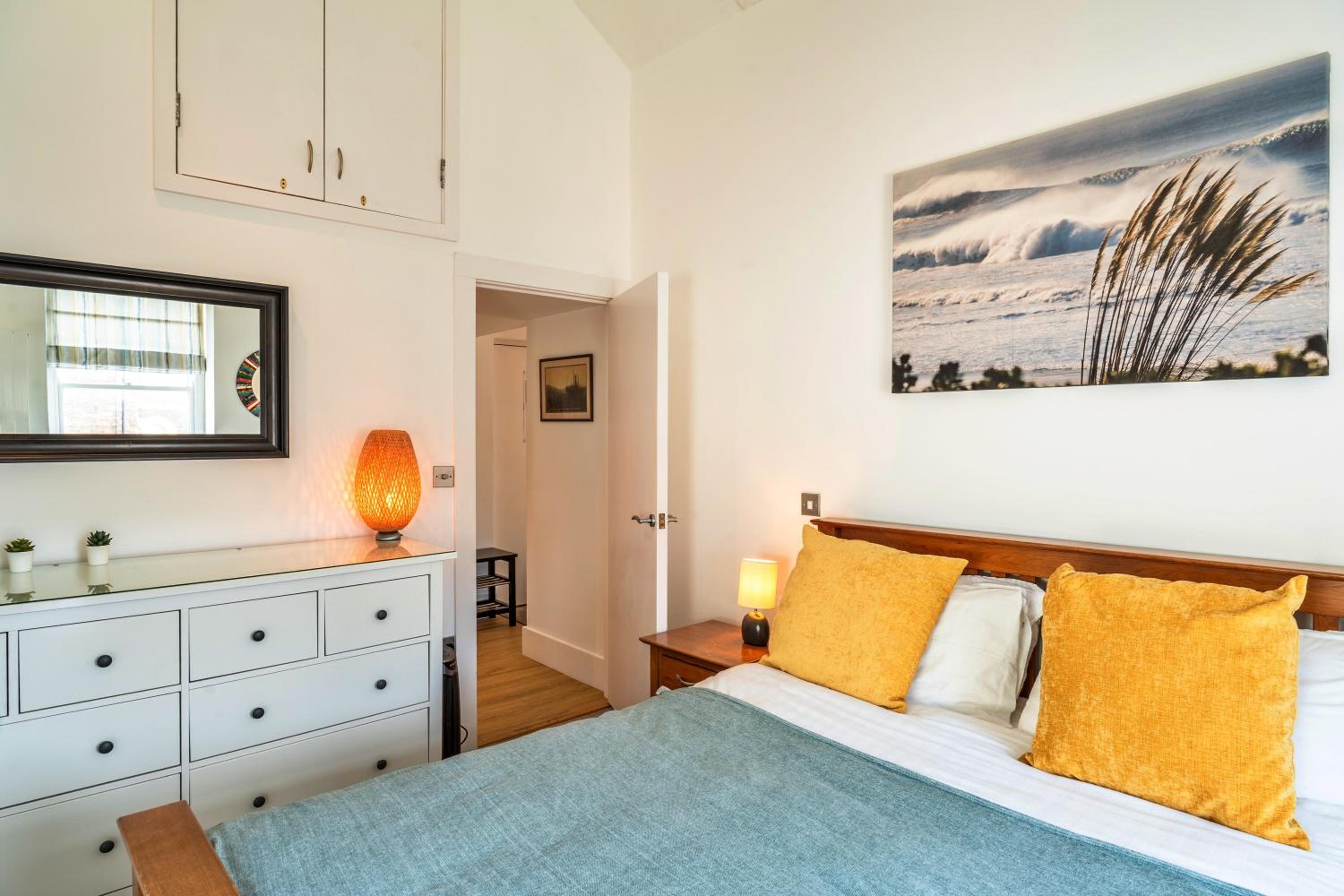 Finest Retreats - Ocean Lookout - Luxury Woolacombe Beach Apartment with Sea Views view 3