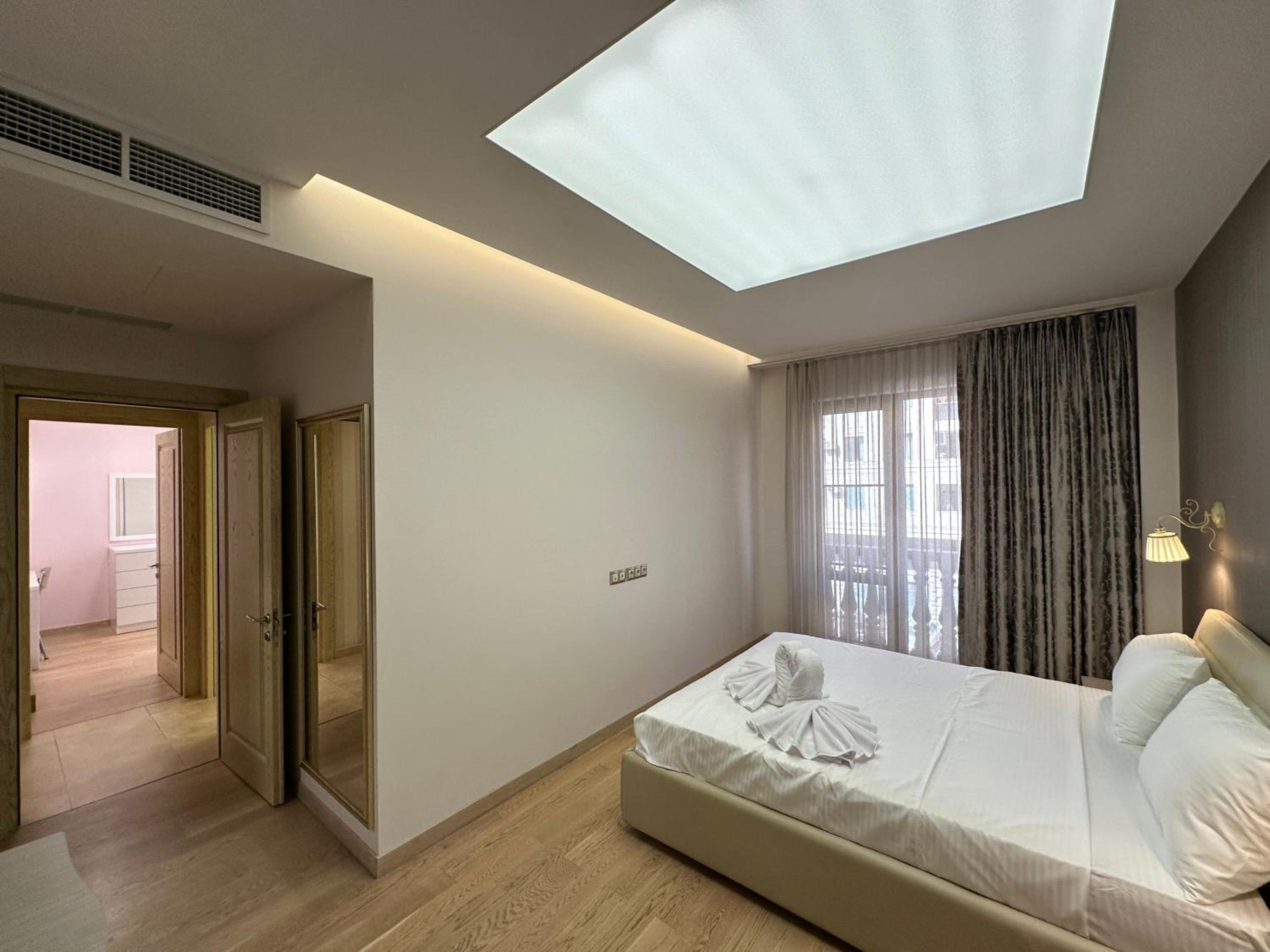 Verin Antarayin street, 3 bedrooms Beautiful and Spacious apartment VA111